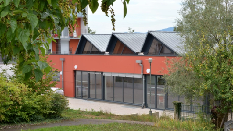 Surélévation, Bâtiment accueillant du public (ERP), Extension, Contemporain, Traditionnel