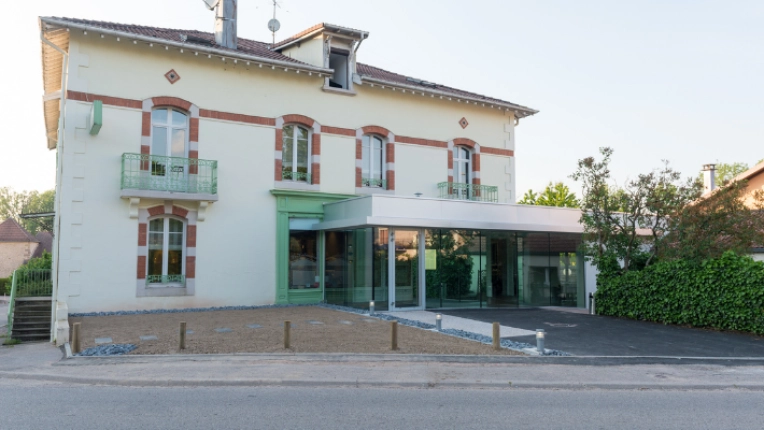 Transformation, Mise aux normes, Hôtellerie - Restauration, Bâtiment professionnel, Bâtiment accueillant du public (ERP), Rénovation, Extension, Traditionnel