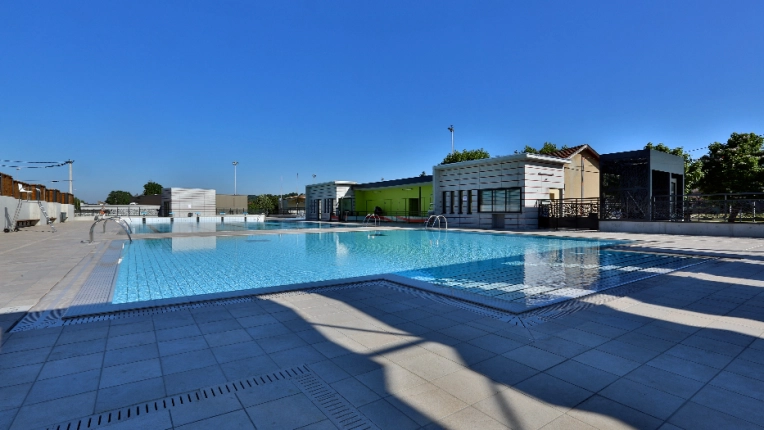 Mise aux normes, Bâtiment accueillant du public (ERP), Piscine, Extension, Réhabilitation, Contemporain, Traditionnel