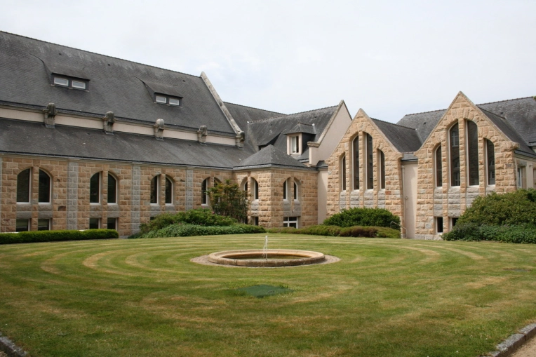 Patrimoine, Bâtiment accueillant du public (ERP), Extension, Construction neuve, Ancien, Historique