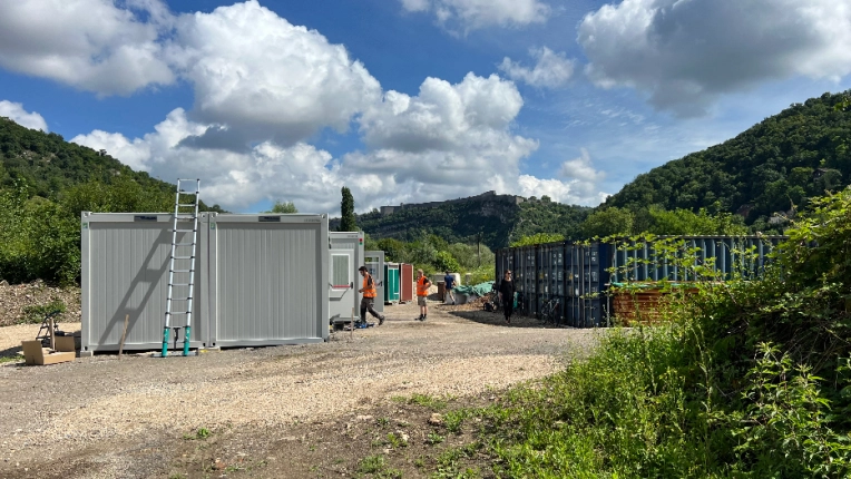 Transformation, Bâtiment professionnel, Minimaliste