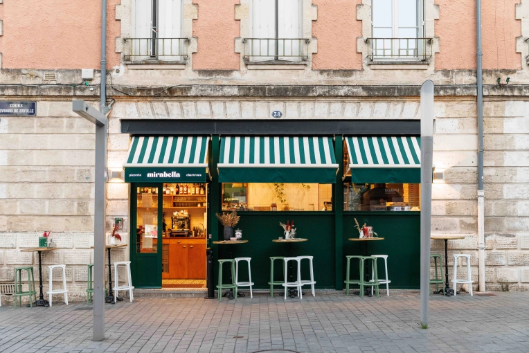 Patrimoine, Commerce, Hôtellerie - Restauration, Bâtiment accueillant du public (ERP), Rénovation, Architecture d’intérieur, Réhabilitation, Contemporain